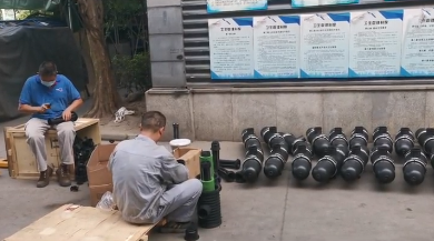疊片污水處理器，正在裝配